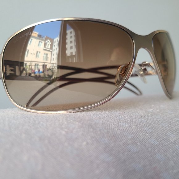 100% authentic CHANEL Sunglasses - Picture 11 of 17